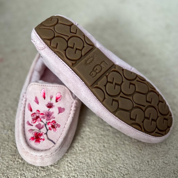 UGG Ansley Blossom Slippers 🌸 BRAND NEW - Picture 3 of 4